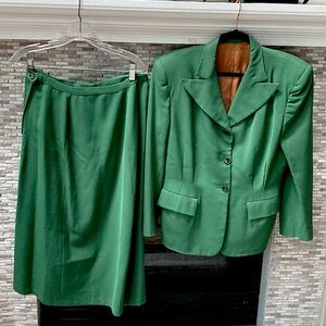 Authentic Vintage 1940s 40s Green Skirt & blazer Suit Styled By Swansdown
